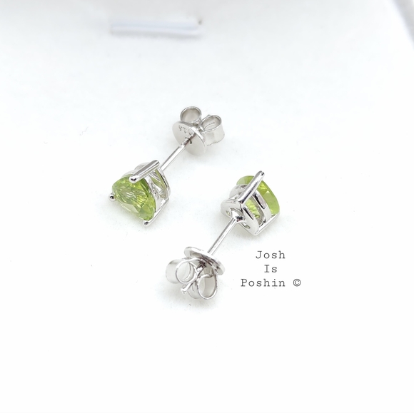 2CT Heart shape natural peridot stud earrings in sterling silver - Picture 7 of 15